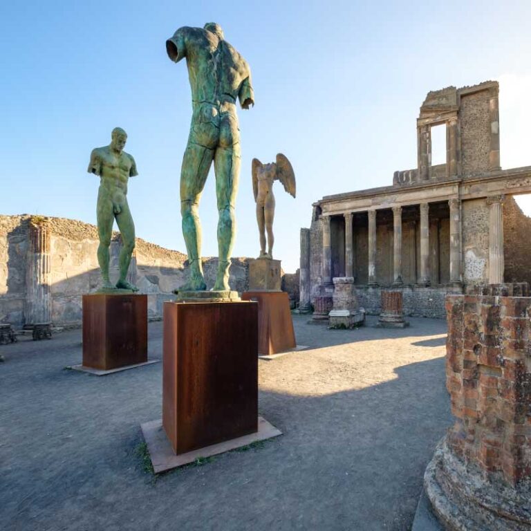 Estatuas-de-la-antigua-pompeya