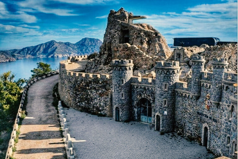 Exterior-de-la-bateria-de-castillos-en-españa-cartagena