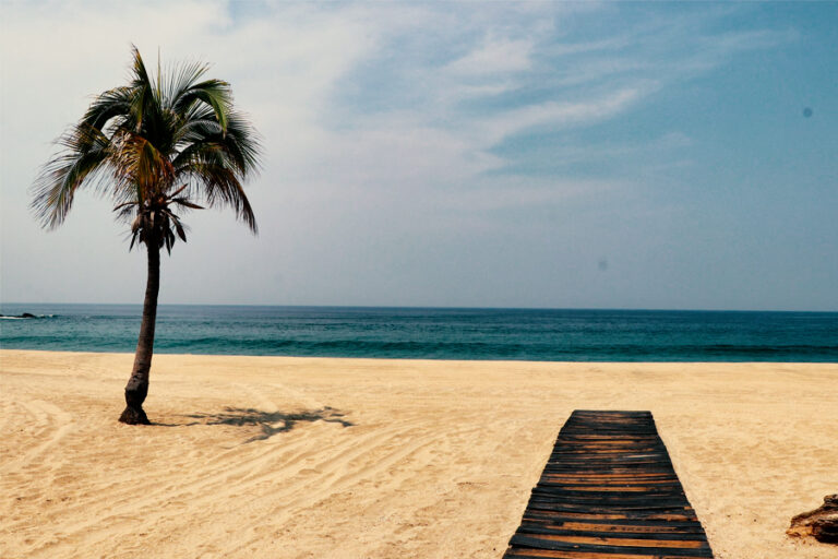 Playa-bacocho-en-puerto-escondido-oaxaca