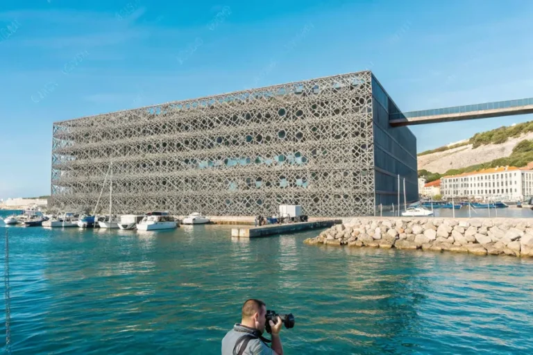 Qué hacer en Marsella Francia en una parada de crucero 5 museo-de-las-civilizaciones-de-europa-marsella-francia-arquitectura-moderna-junto-al-mar