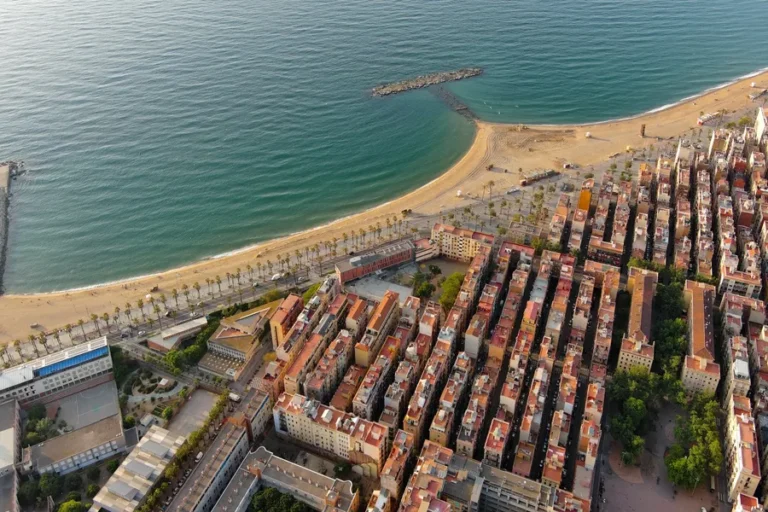 Qué hacer en Barcelona en una parada de crucero 6 playa-barceloneta-barcelona-aerea