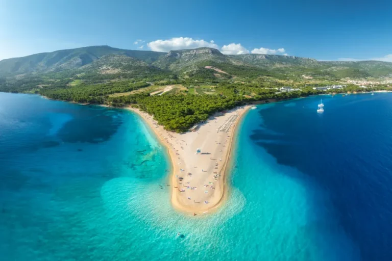 Que hacer en Split Croacia en una escala de crucero 8 playa-zlatni-rat-cabo-dorado-croacia-vista-aerea