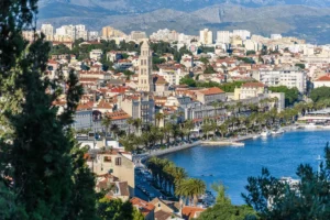 Qué hacer en Marsella Francia en una parada de crucero 15 split-croacia-en-crucero-casco-antiguo-y-riviera-con-palmeras