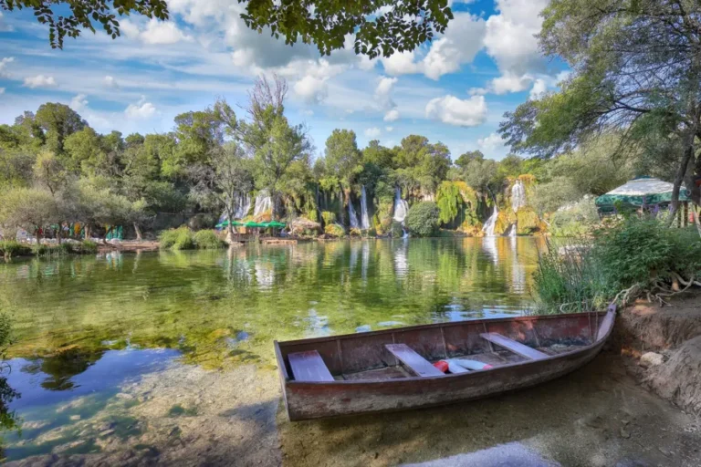 Qué hacer en Dubrovnik en una escala de crucero 10 cataratas-kravice-bosnia-excursion-desde-dubrovnik-naturaleza-cascadas-y-lagos-900x600