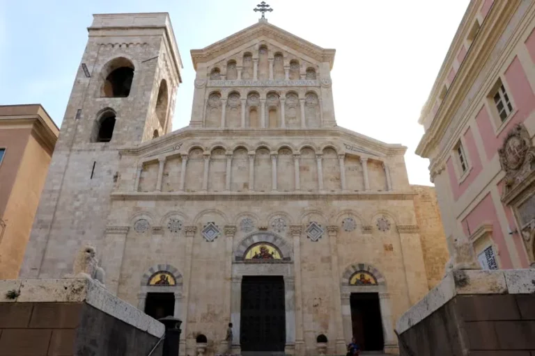 Qué hacer en Cagliari, Sardinia en un día de crucero 2 catedral-de-santa-maria-cagliari-fachada-románica-opt