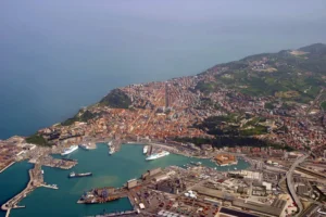 Qué hacer en Marsella Francia en una parada de crucero 17 ciudad-y-puerto-de-ancona-italia-vista-aerea-panorama