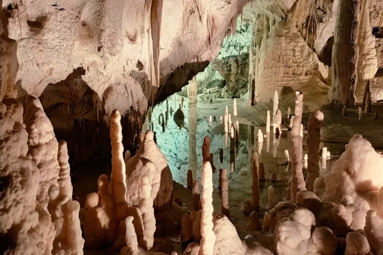 Qué hacer en Ancona Italia en una escala de crucero 7 cuevas-de-frasassi-formaciones-naturales-estalactitas-estalagmitas