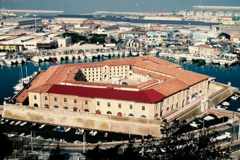 Qué hacer en Ancona Italia en una escala de crucero 6 mole-vanvitelliana-ancona-vista-aerea-del-lazzaretto