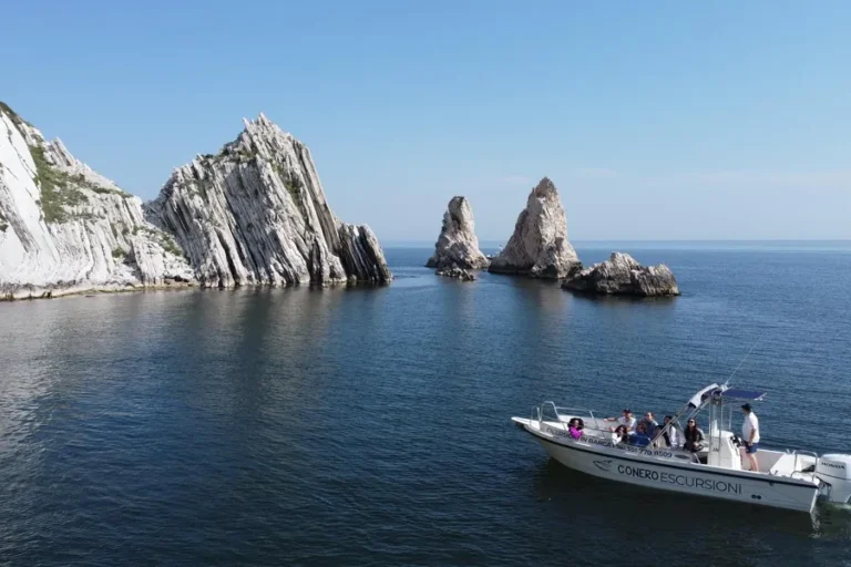 Qué hacer en Ancona Italia en una escala de crucero 2 riviera-del-conero-excursion-en-barco-formaciones-rocosas