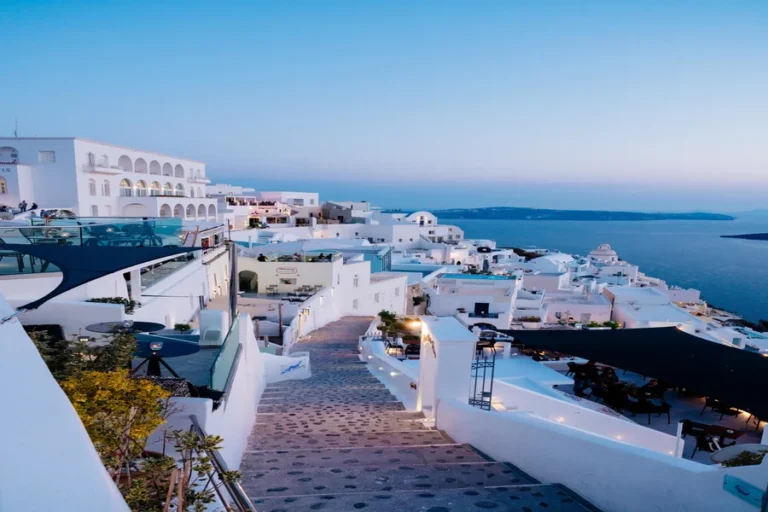 santorini-grecia-en-una-escala-de-crucero-vistas-panorama-casas-blancas