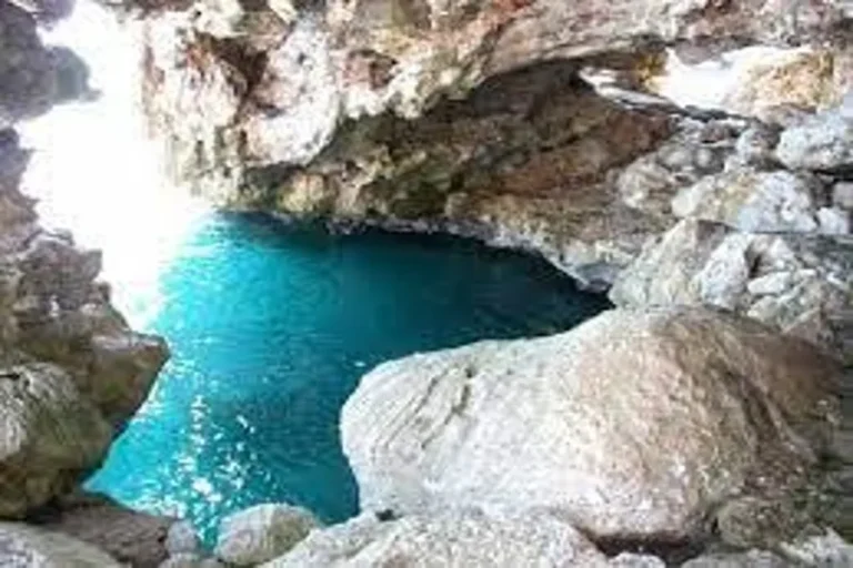 grotta-della-regina-palermo-cueva-marina-con-aguas-turquesas