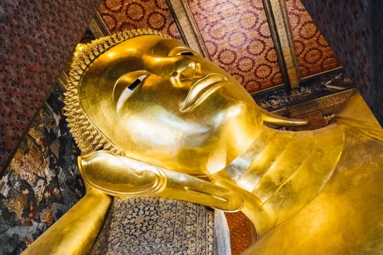 buda-reclinado-en-wat-pho-parada-en-crucero-por-bangkok